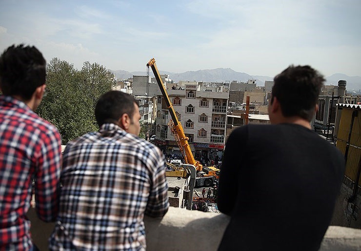 سقوط جرثقیل در خیابان نبرد تهران